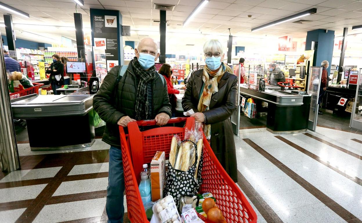 Juan Ángel Sarasola y Lourdes Barrenetxea no dudaron en comprar su bono. 
