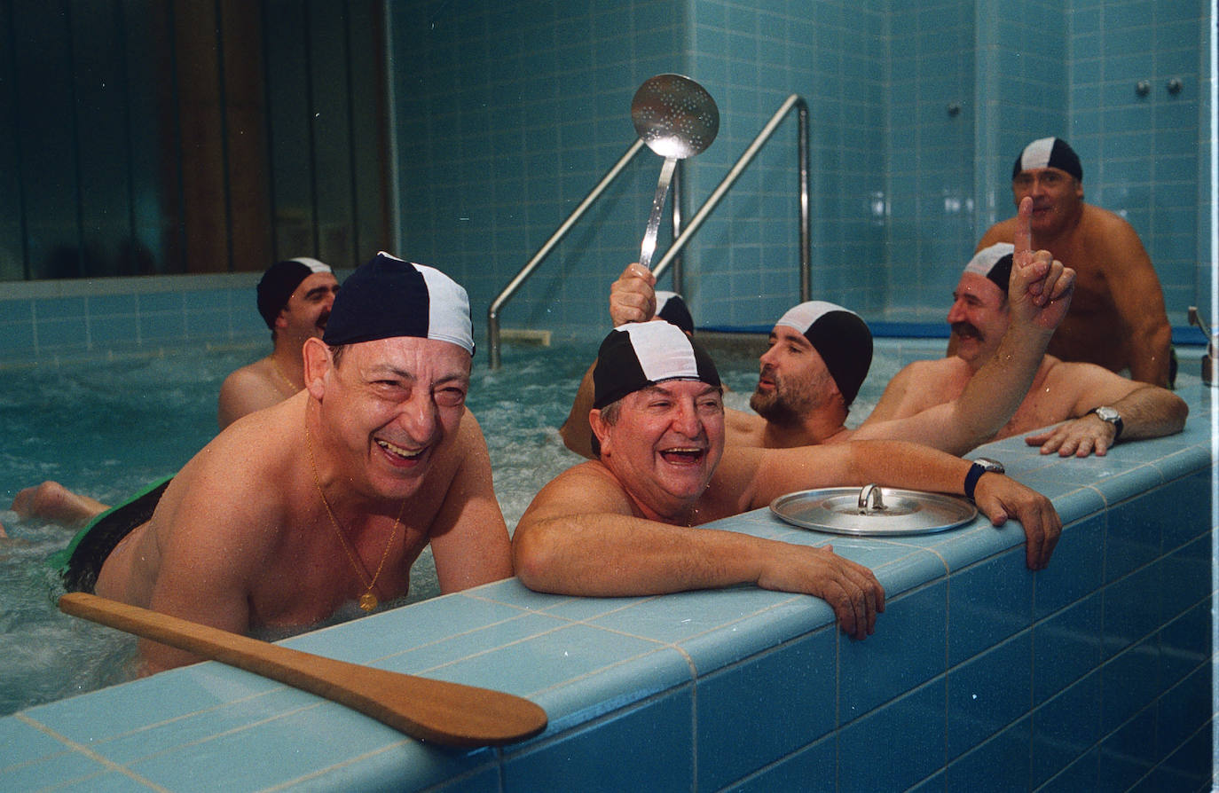José Juan junto a otros compañeros de profesión como Arzak o Subijana en el balneario de Zestoa en 1999. 