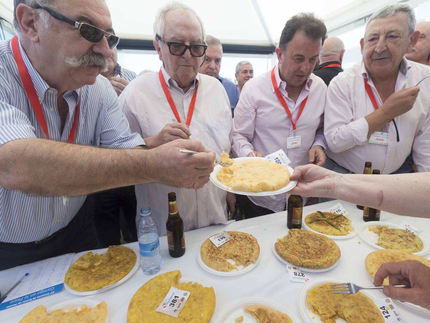 Concurso de tortilla de patatatas de la Semana Grande de Donostia. José Juan Castillo forma parte del jurado de la edición de 2015.