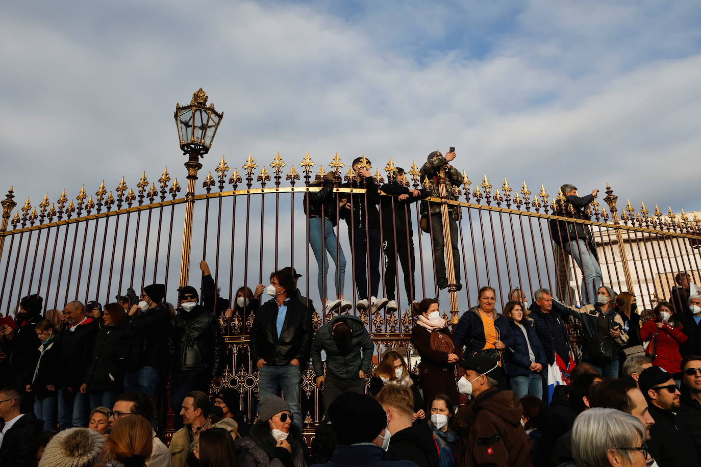 Fotos: Miles de personas se manifestan en Austria contra el confinamiento adoptado por el Gobierno