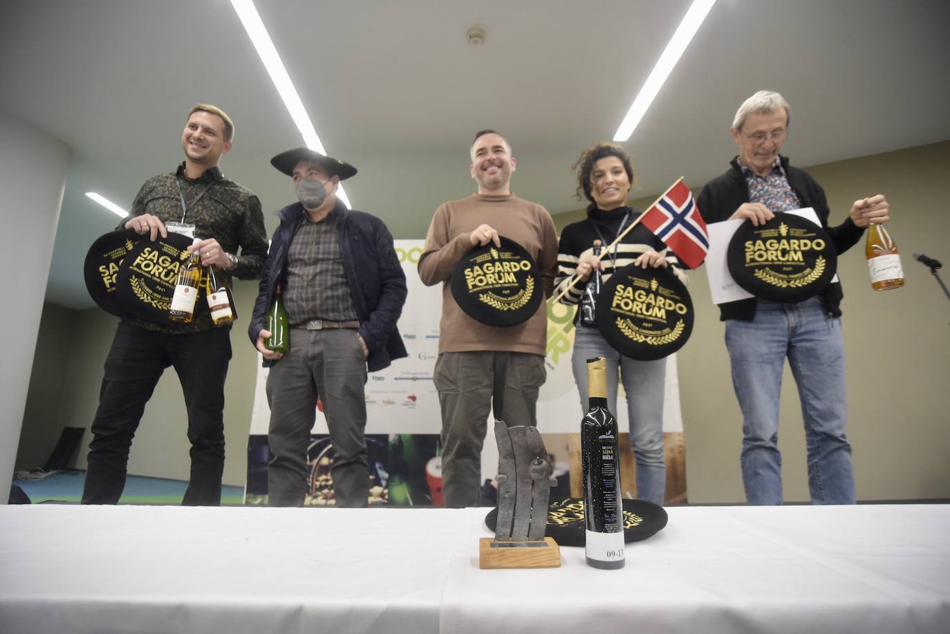 Fotos: III Concurso de Sidra Internacional del Sagardo celebrado este domingo en el Kursaal