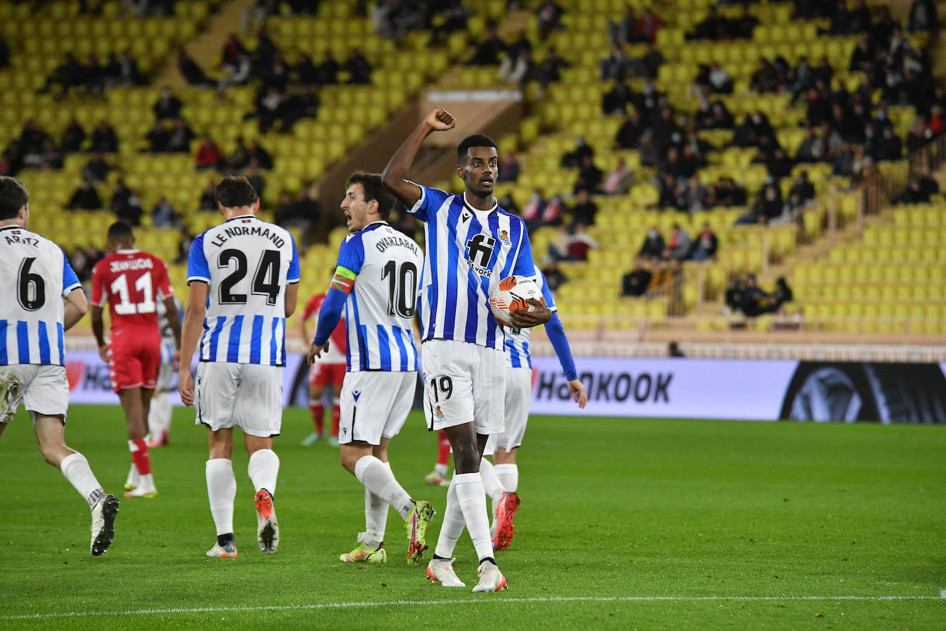 Fotos del partido entre el Mónaco y la Real Sociedad