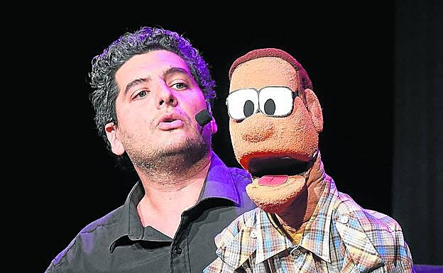 El argentino Manu Mansilla, durante el espectáculo 'Coctel'.