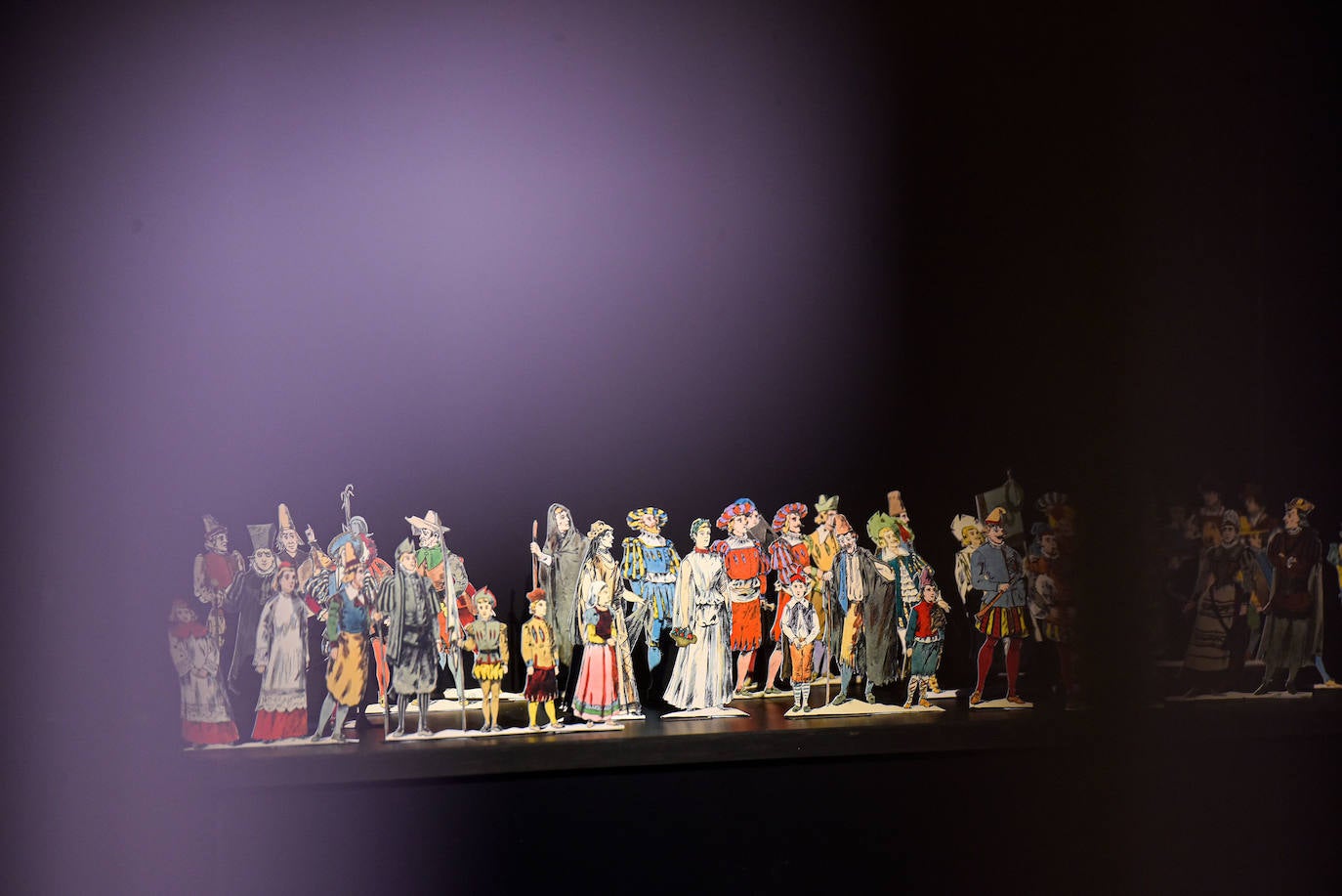 Fotos: Creadores de teatro en papel y carátulas con títeres