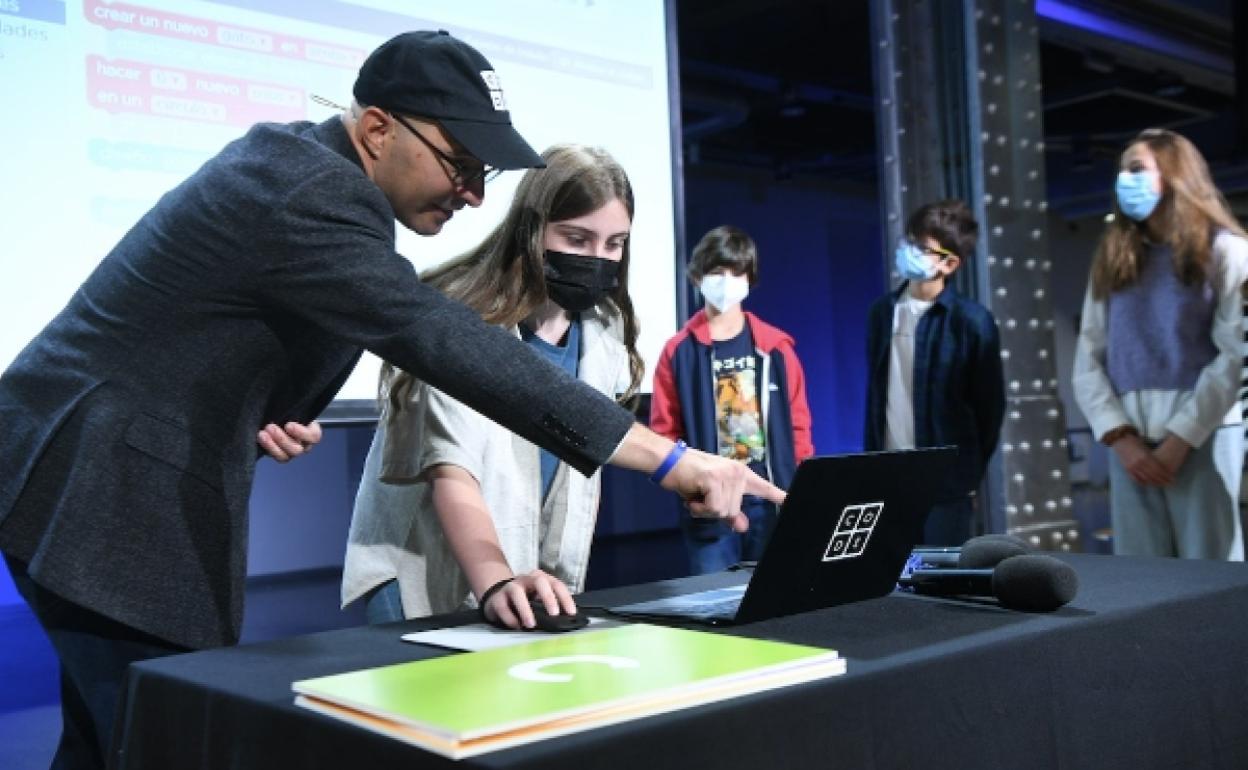 Aprender a codificar, aterriza en Europa la nueva «lengua» de los colegios