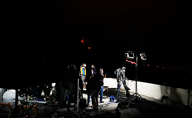 Instalación de la prensa en el mirador de Tajuya.