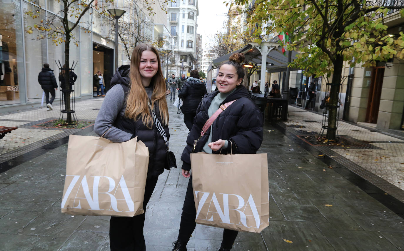 Mariana Firistec y Arian Martínez aprovechan el Black Friday para comprar nueva ropa