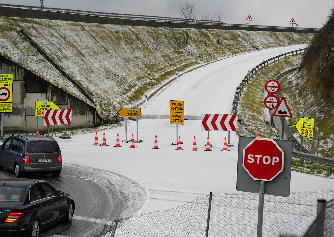 Las vías principales y un buen número de localidades del territorio han registrado fuertes lluvias