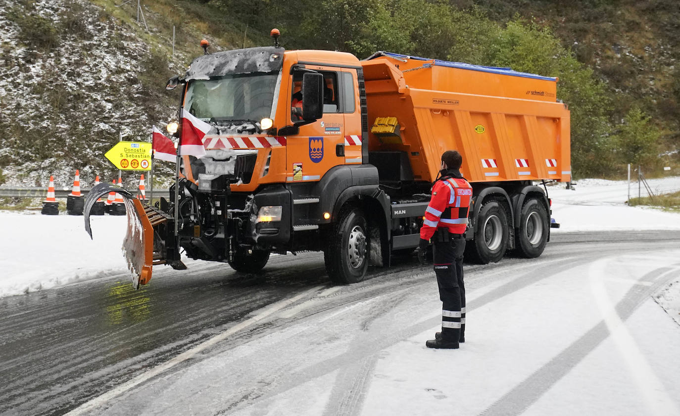 Las vías principales y un buen número de localidades del territorio han registrado fuertes lluvias