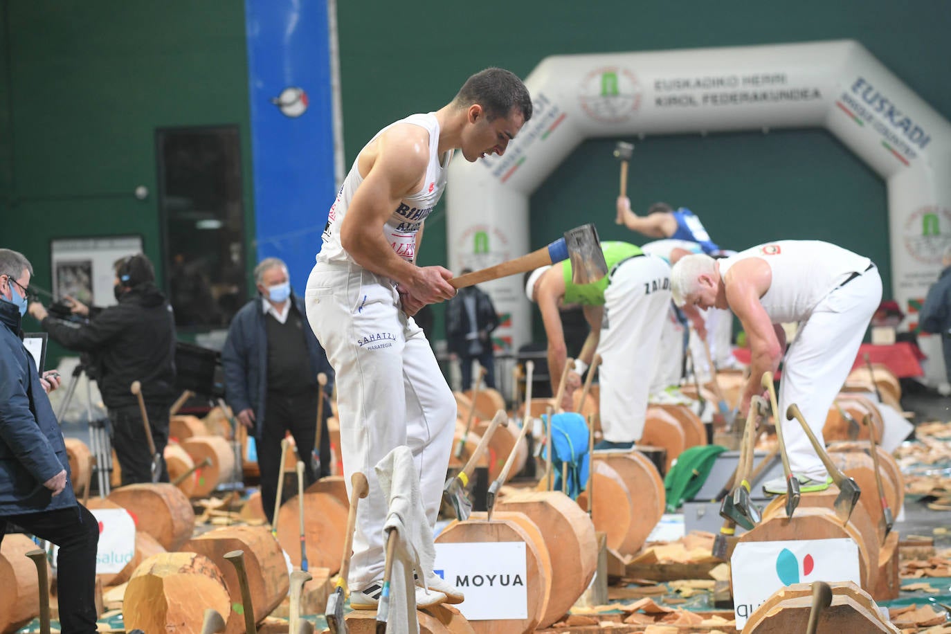 Fotos: Hodei Ezpeleta &#039;Bihurri&#039;, campeón de Euskadi de aizkolaris