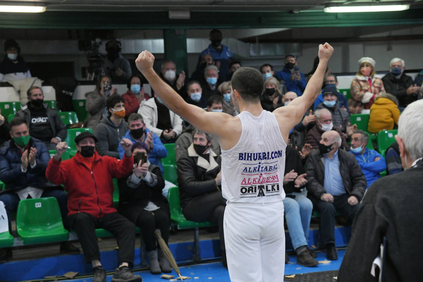 Fotos: Hodei Ezpeleta &#039;Bihurri&#039;, campeón de Euskadi de aizkolaris