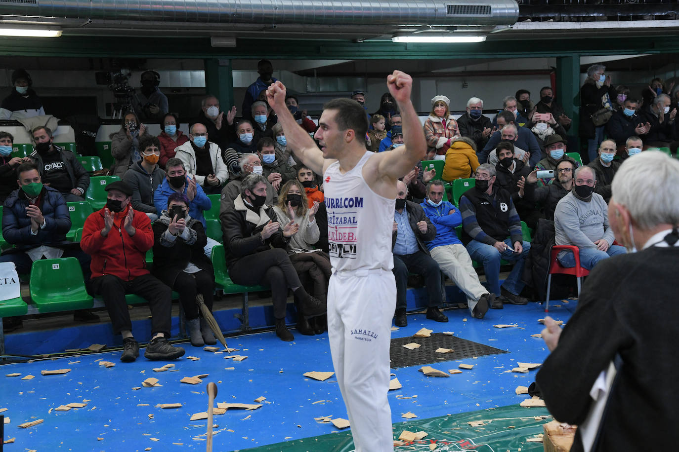 Fotos: Hodei Ezpeleta &#039;Bihurri&#039;, campeón de Euskadi de aizkolaris