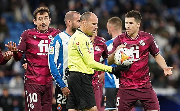 ¿Está bien anulado el gol de Isak?