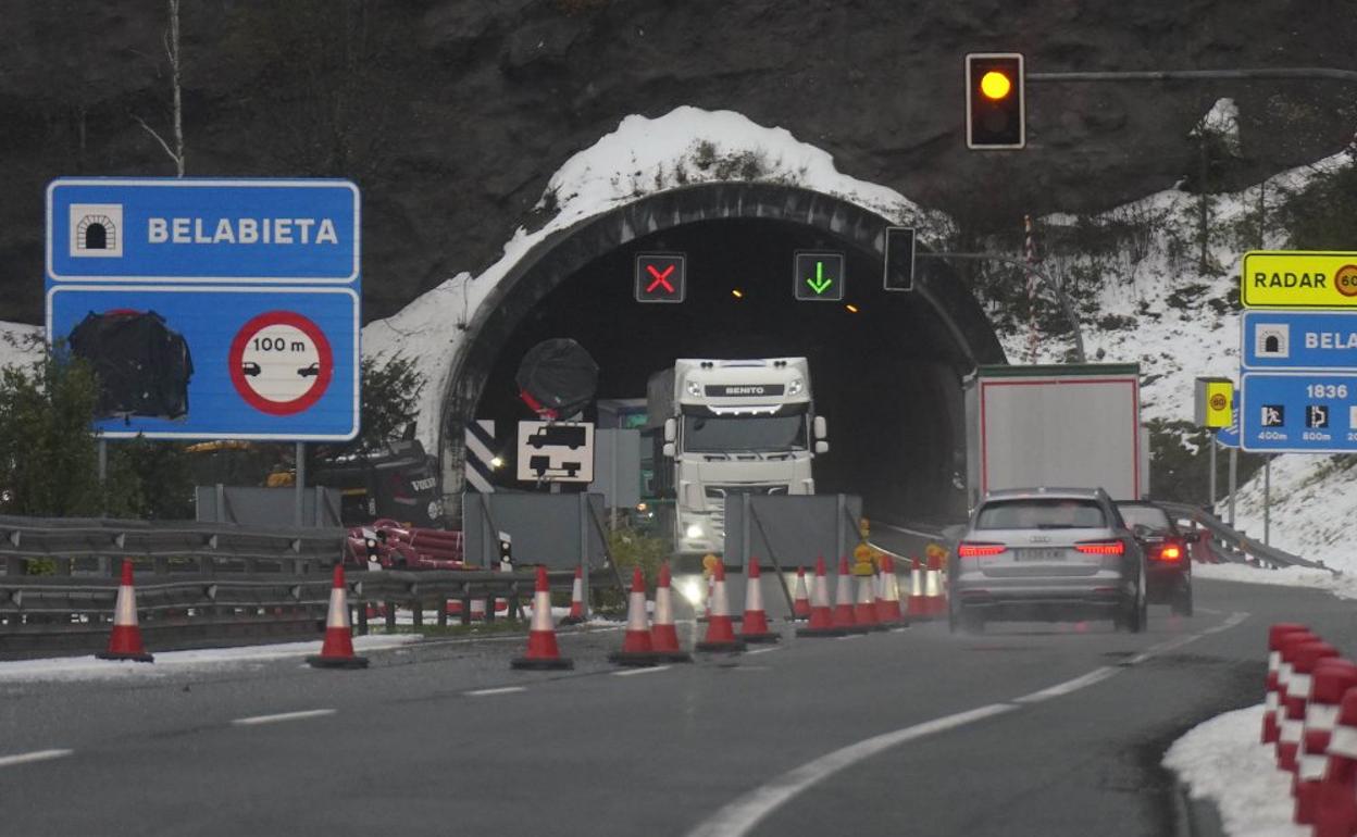 La A-15 estuvo ayer abierta durante todo el día. 