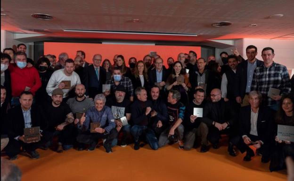 Foto de familia de los premiados.