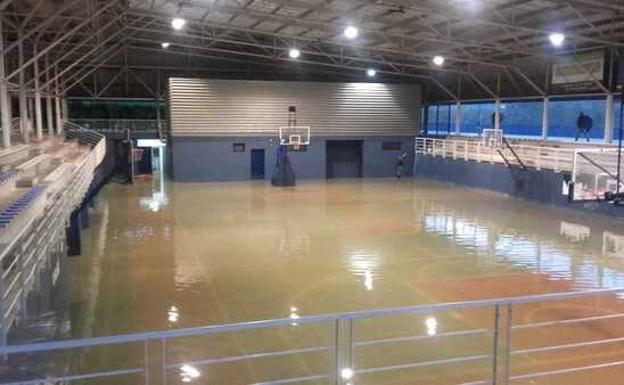 Bizkaia se lleva la peor parte con polideportivos y garajes anegados por el agua