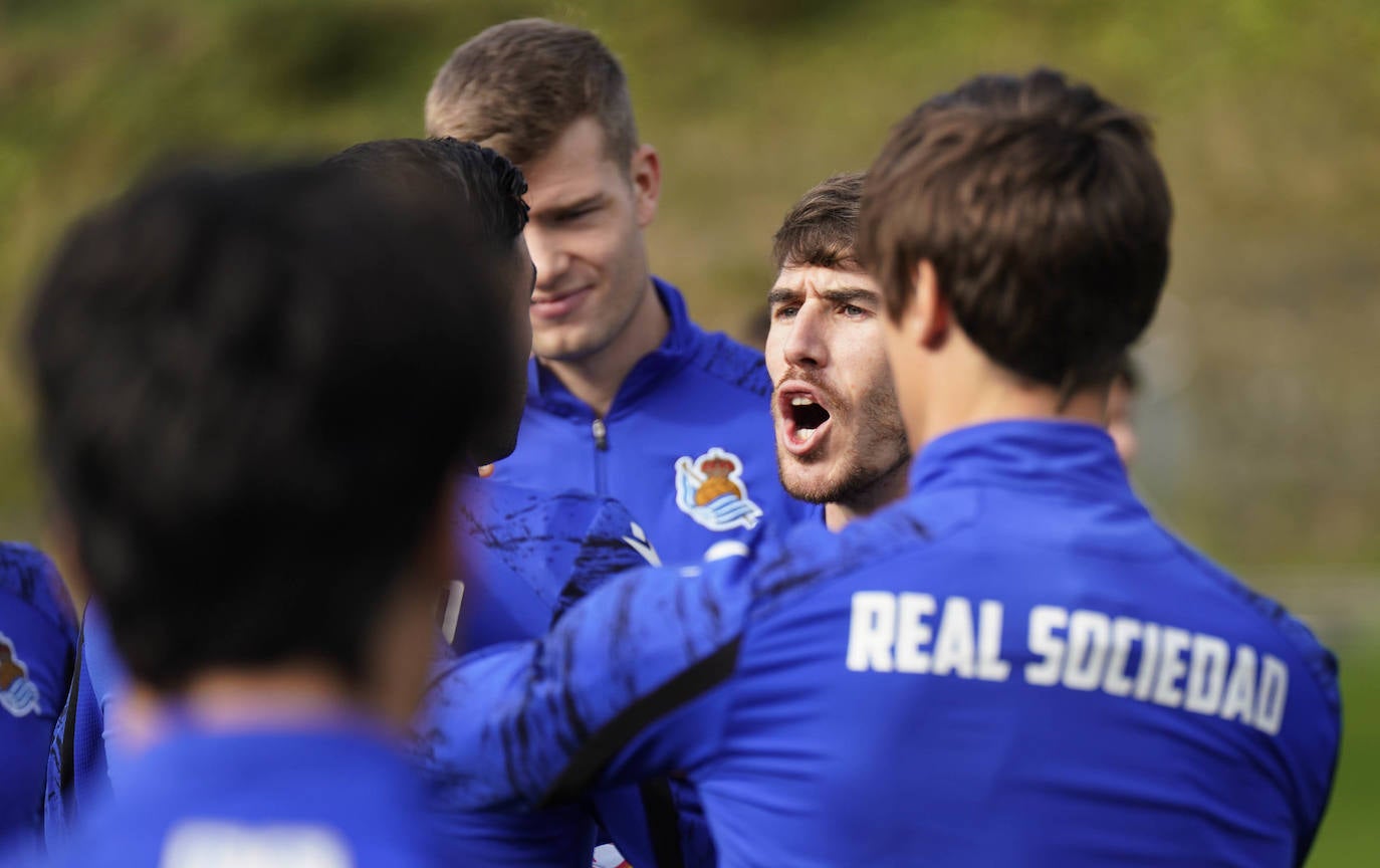 Fotos: Roberto López, Nais, Lobete y Turrientes, con el primer equipo