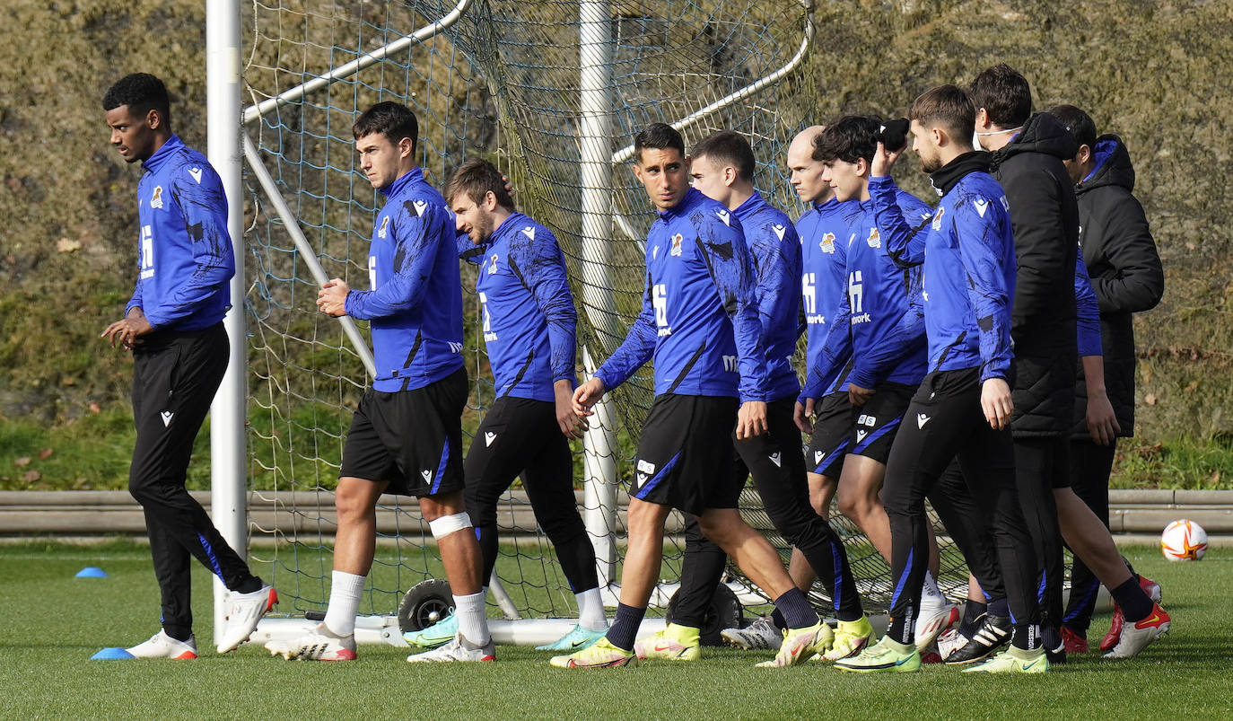 Fotos: Roberto López, Nais, Lobete y Turrientes, con el primer equipo