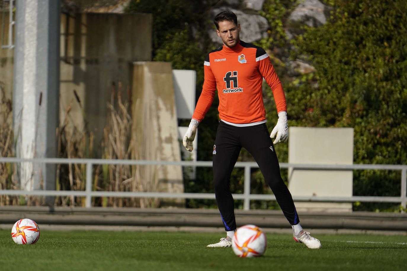 Fotos: Roberto López, Nais, Lobete y Turrientes, con el primer equipo