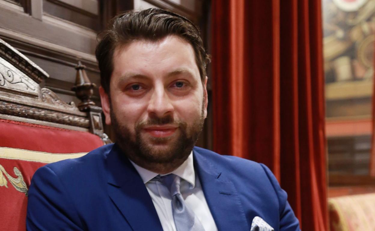 Alaa Ebrahim, ayer antes de su charla sobre la situación en Siria. 