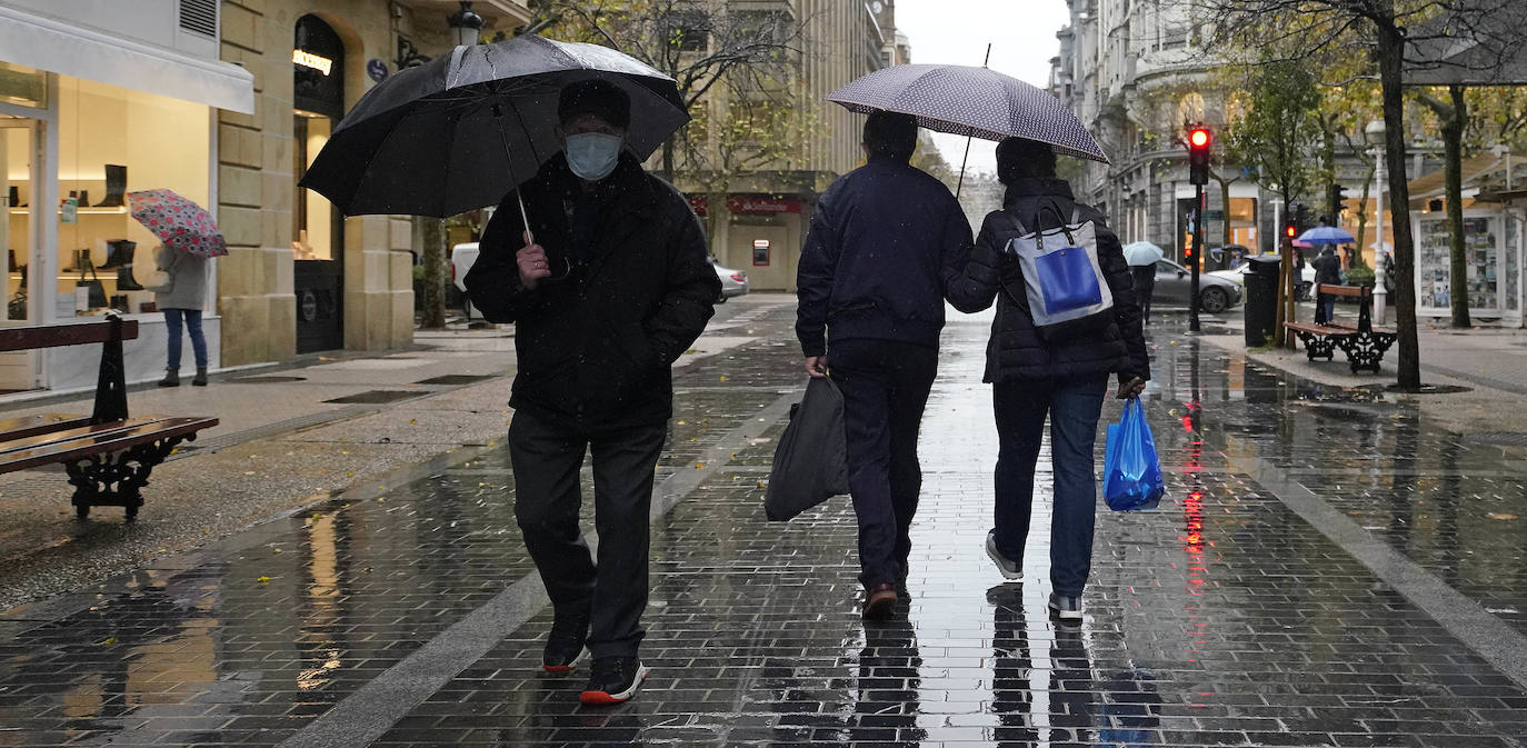 Fotos: Un nuevo aviso amarillo por lluvias pone fin a la tregua meteorológica en Gipuzkoa