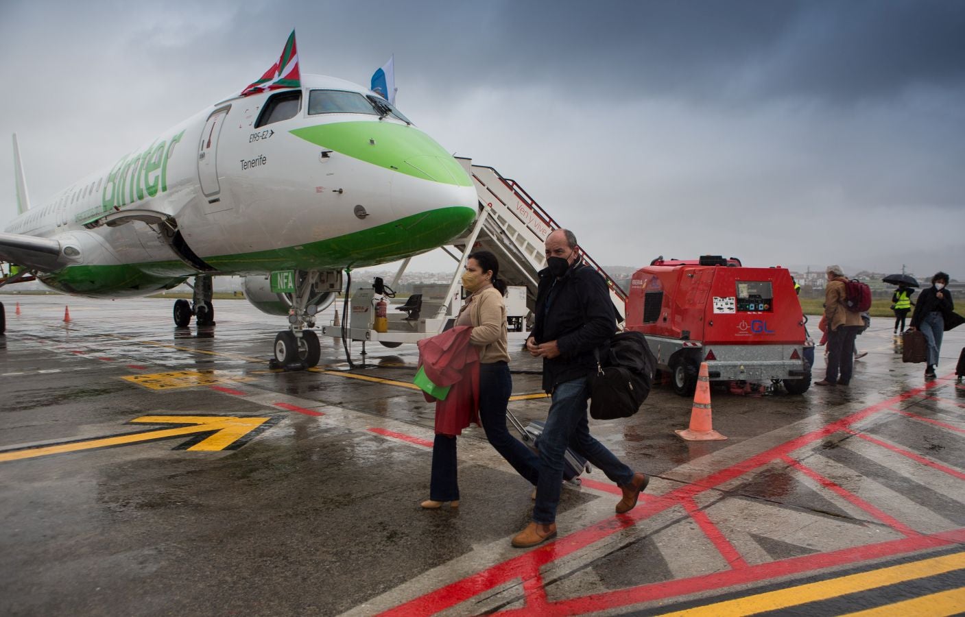 Fotos: Binter ya conecta Canarias con el aeropuerto de Donostia