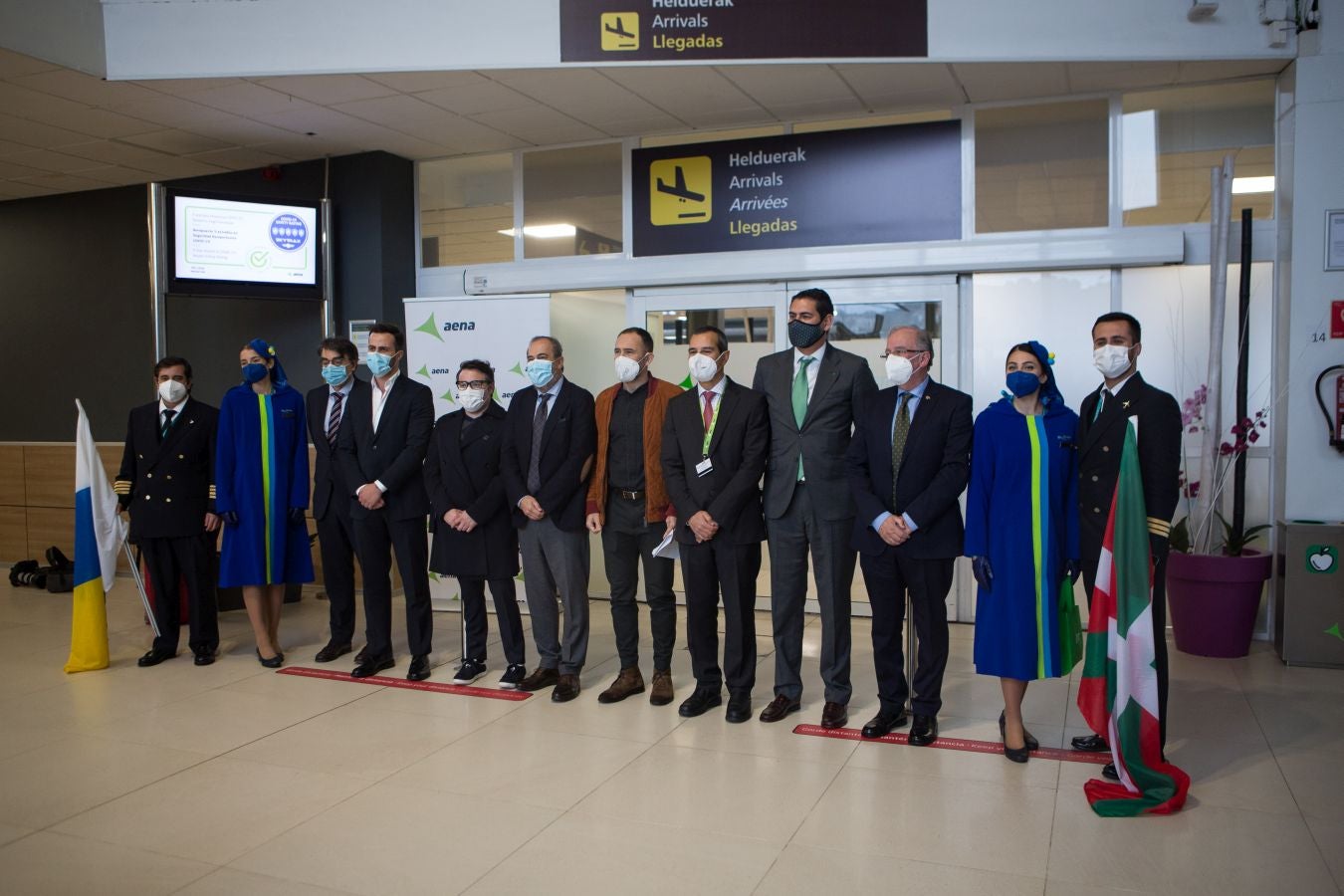 Fotos: Binter ya conecta Canarias con el aeropuerto de Donostia