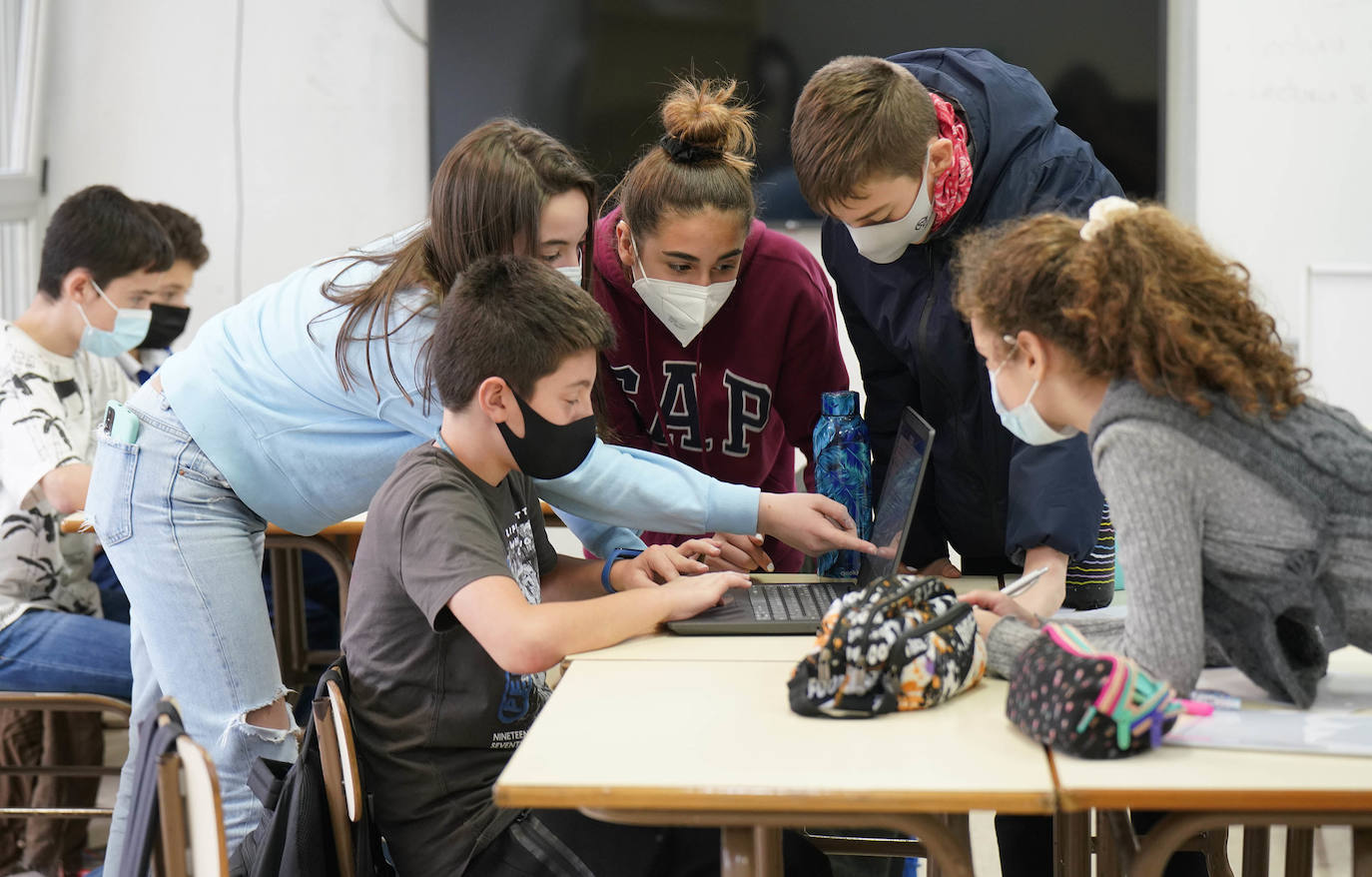 Fotos: Los alumnos de Jakintza Ikastola hacen de periodistas