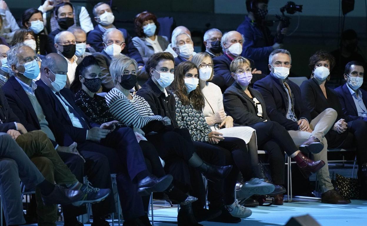 Algunos de los representantes de diferentes sectores que han participado en la redacción del plan. 