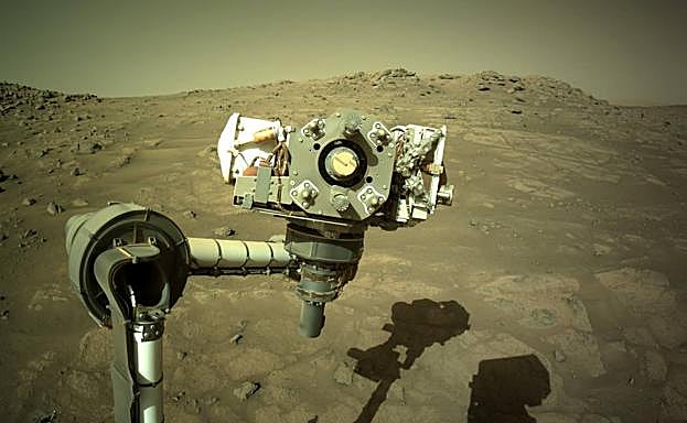 Imagen tomada por el Rover Perseverance en la superficie de Marte.