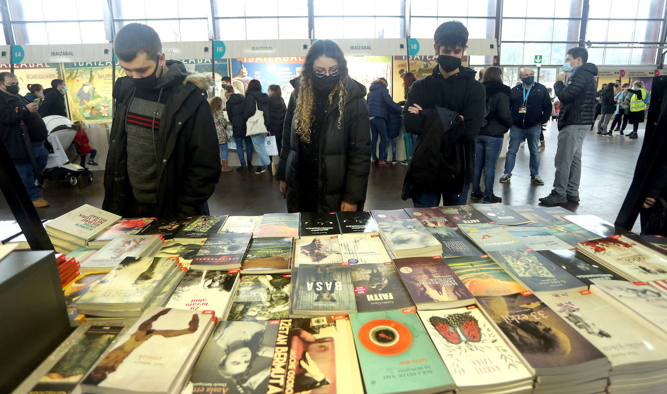 Ordu eta erdiko tartea daukate bisitariek Landako Guneko erakusmahaietan zer dagoen ikusteko.