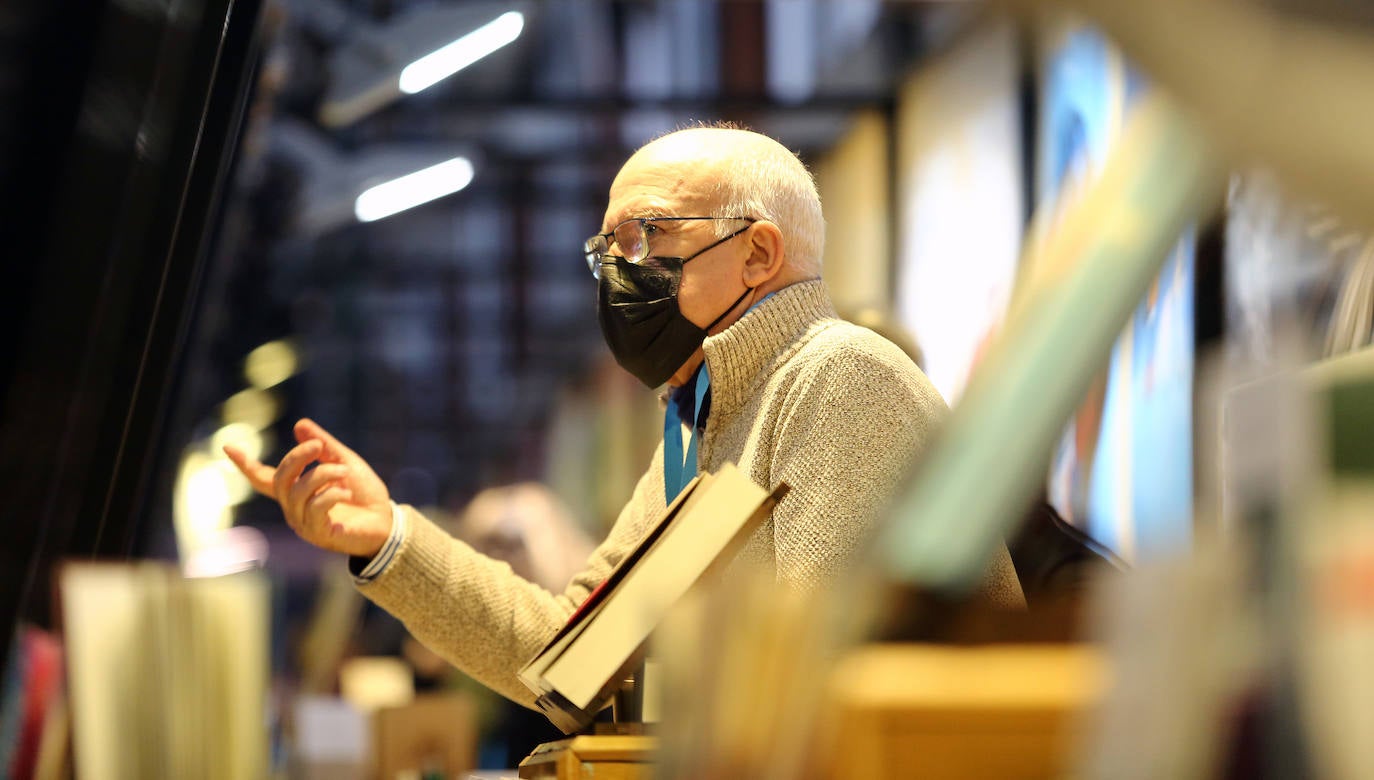 Pello Elzaburu, Pamielako editorea.