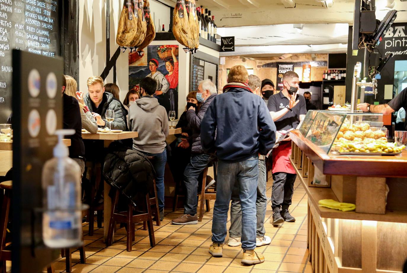 Fotos: Primer día del pasaporte Covid en los restaurantes de Euskadi