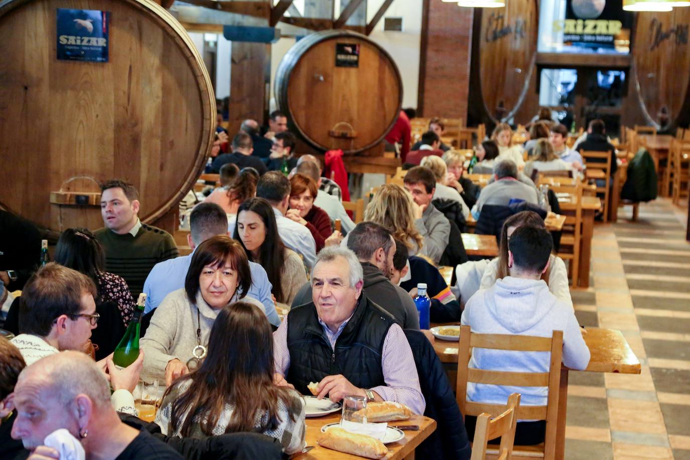 Fotos: Primer día del pasaporte Covid en los restaurantes de Euskadi