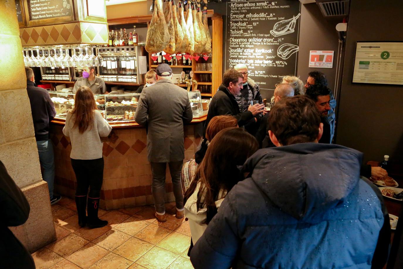 Fotos: Primer día del pasaporte Covid en los restaurantes de Euskadi