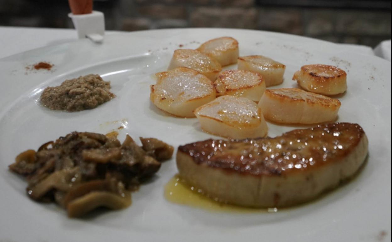 Pili, puchero y cazón en mano, lista para hacer magia con la rica comida que elabora en el Irubide. 