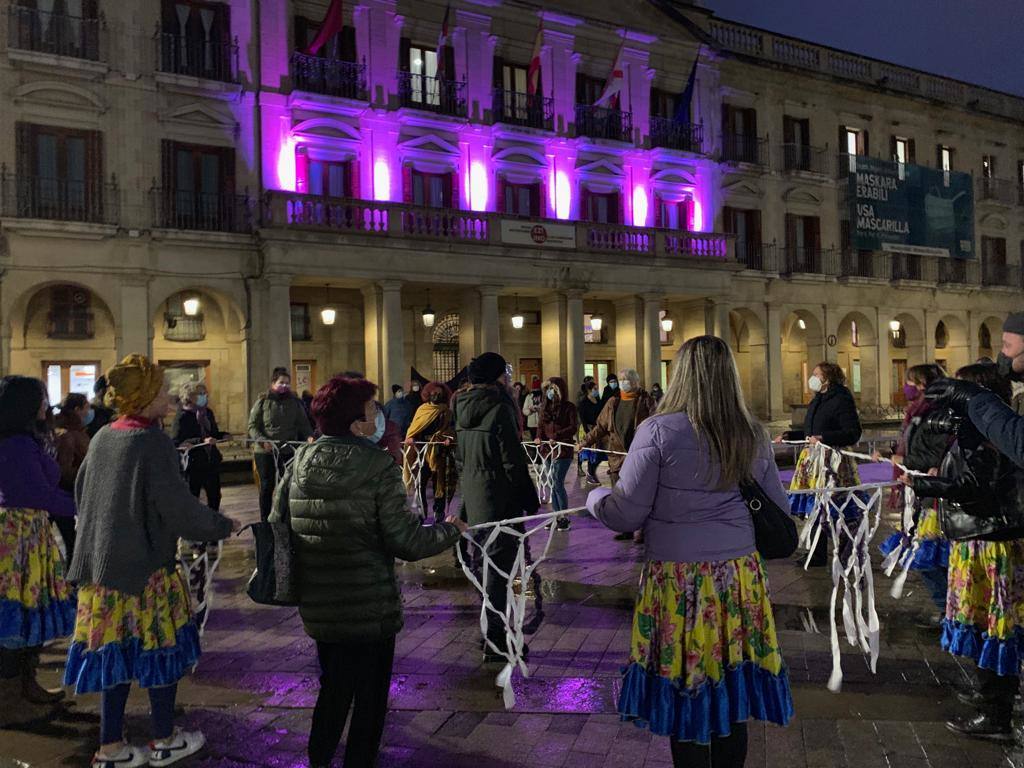 Berdintasunari buruzko hiru ikerketa bekatuko ditu Emakundek