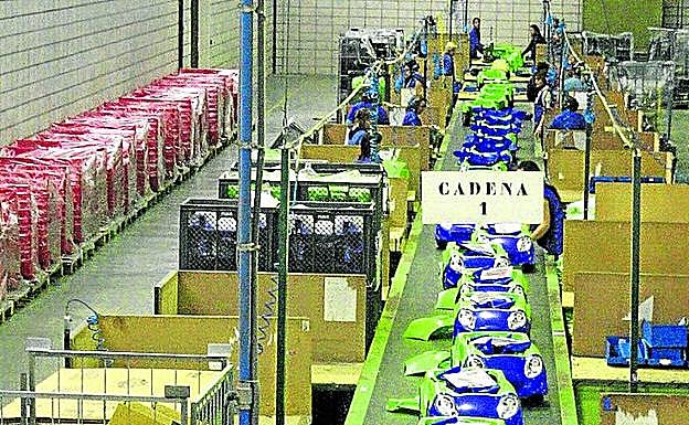 Cadena de producción en el Valle del Juguete.