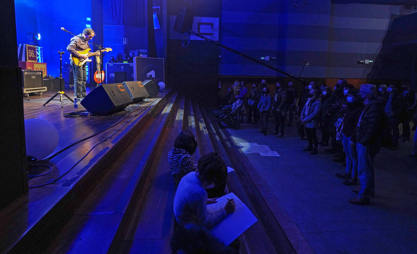 Fotos: Oskorriren kantak «maitasun handiz, baina errespetu gutxiz»