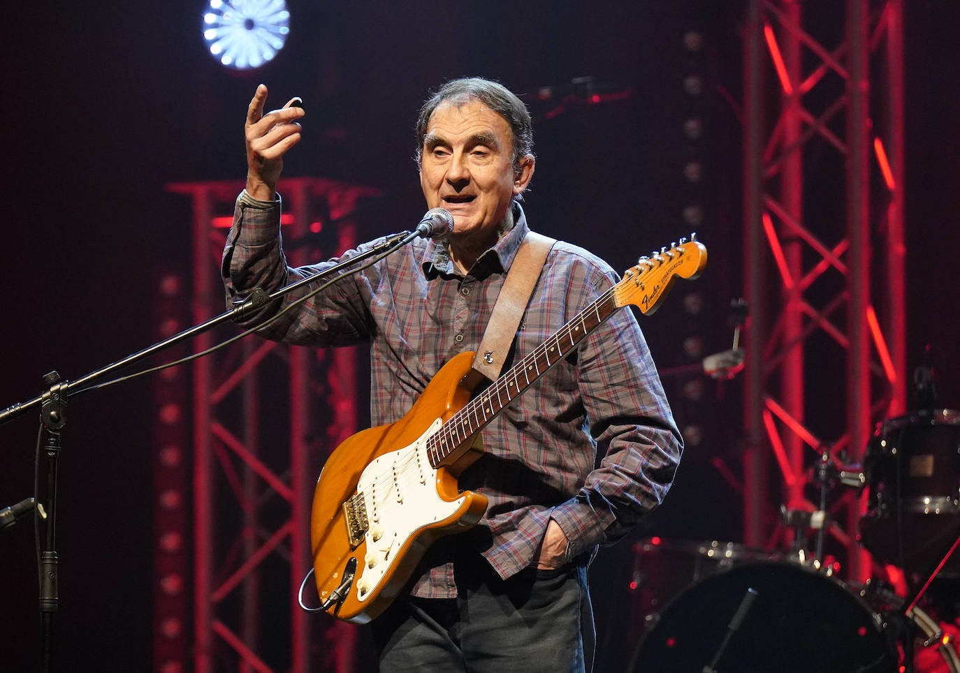 Fotos: Oskorriren kantak «maitasun handiz, baina errespetu gutxiz»