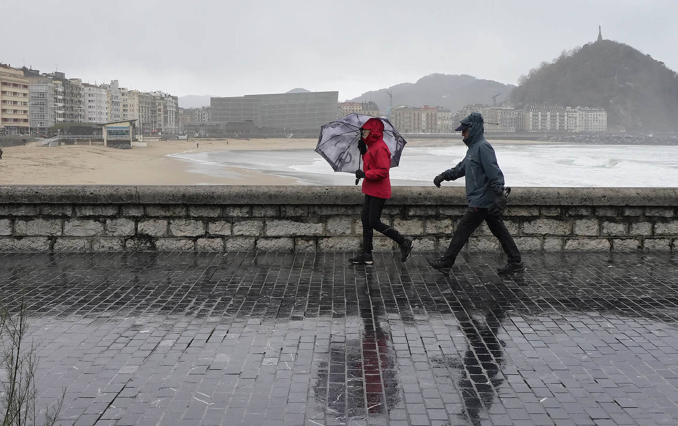 Fotos: La lluvia no da tregua: Euskalmet activa la alerta naranja para este jueves y viernes