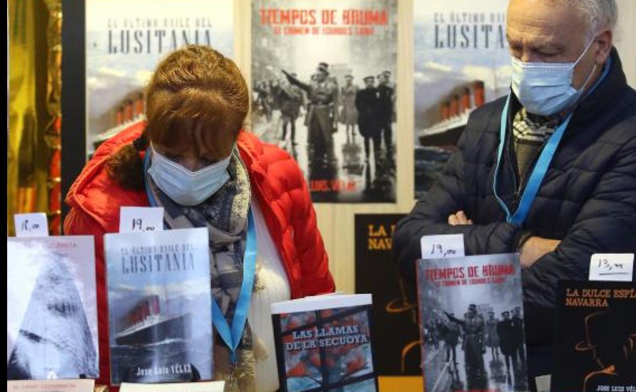 Un espacio para las novelas del escritor donostiarra José Luis Vélaz. 