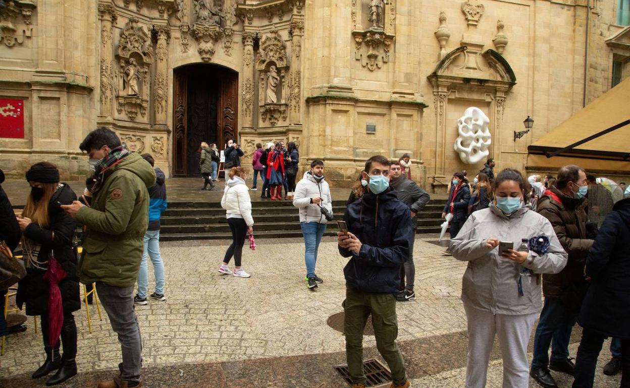 Turistas en la Parte Vieja de San Sebastián. 