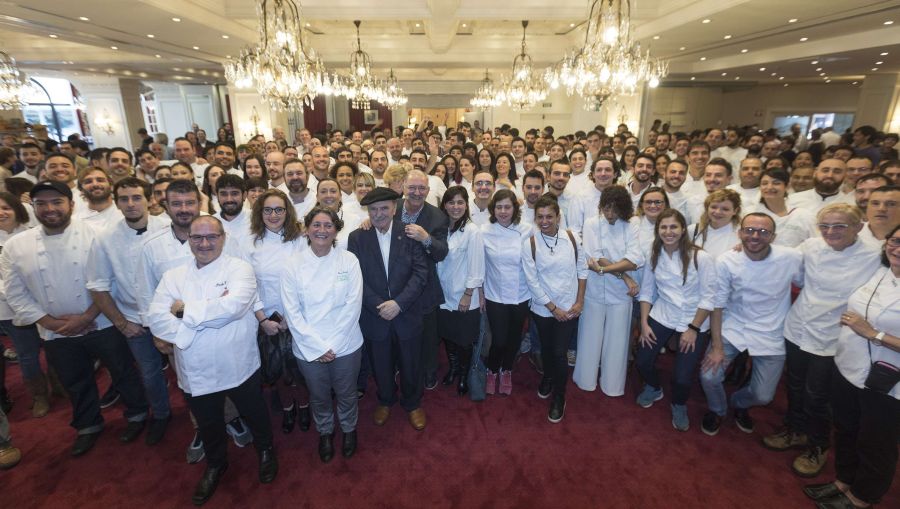Homenaje a Luis Irizar en el 25 aniversario de la Escuela Irizar de Gastronomía