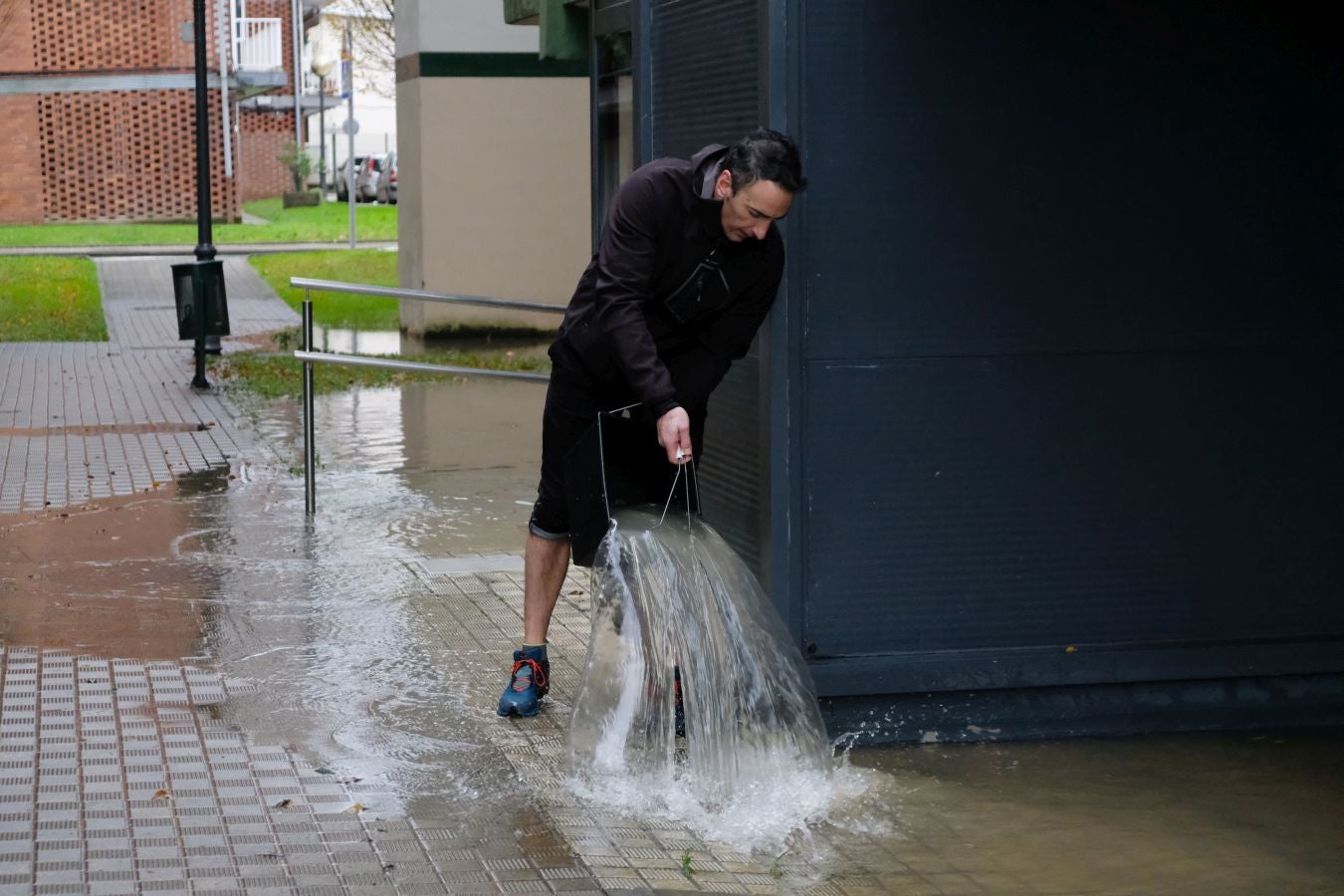 Fotos: Inundaciones en Behobia y otros puntos de Irun por el desbordamiento del Bidasoa