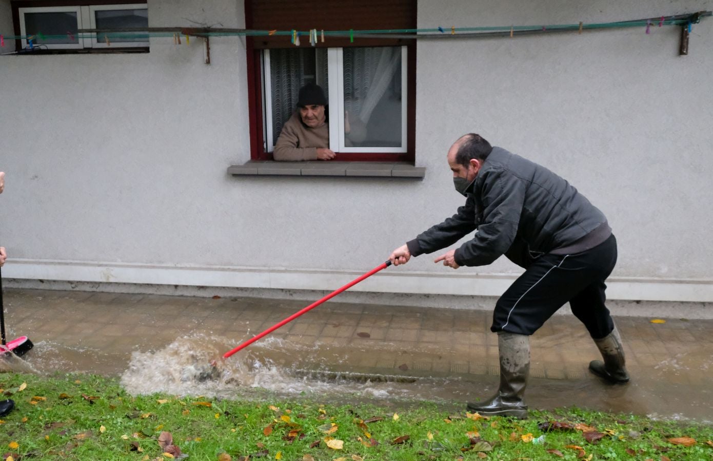 Fotos: Inundaciones en Behobia y otros puntos de Irun por el desbordamiento del Bidasoa
