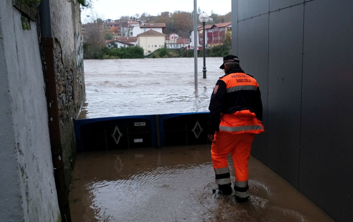 Fotos: Inundaciones en Behobia y otros puntos de Irun por el desbordamiento del Bidasoa