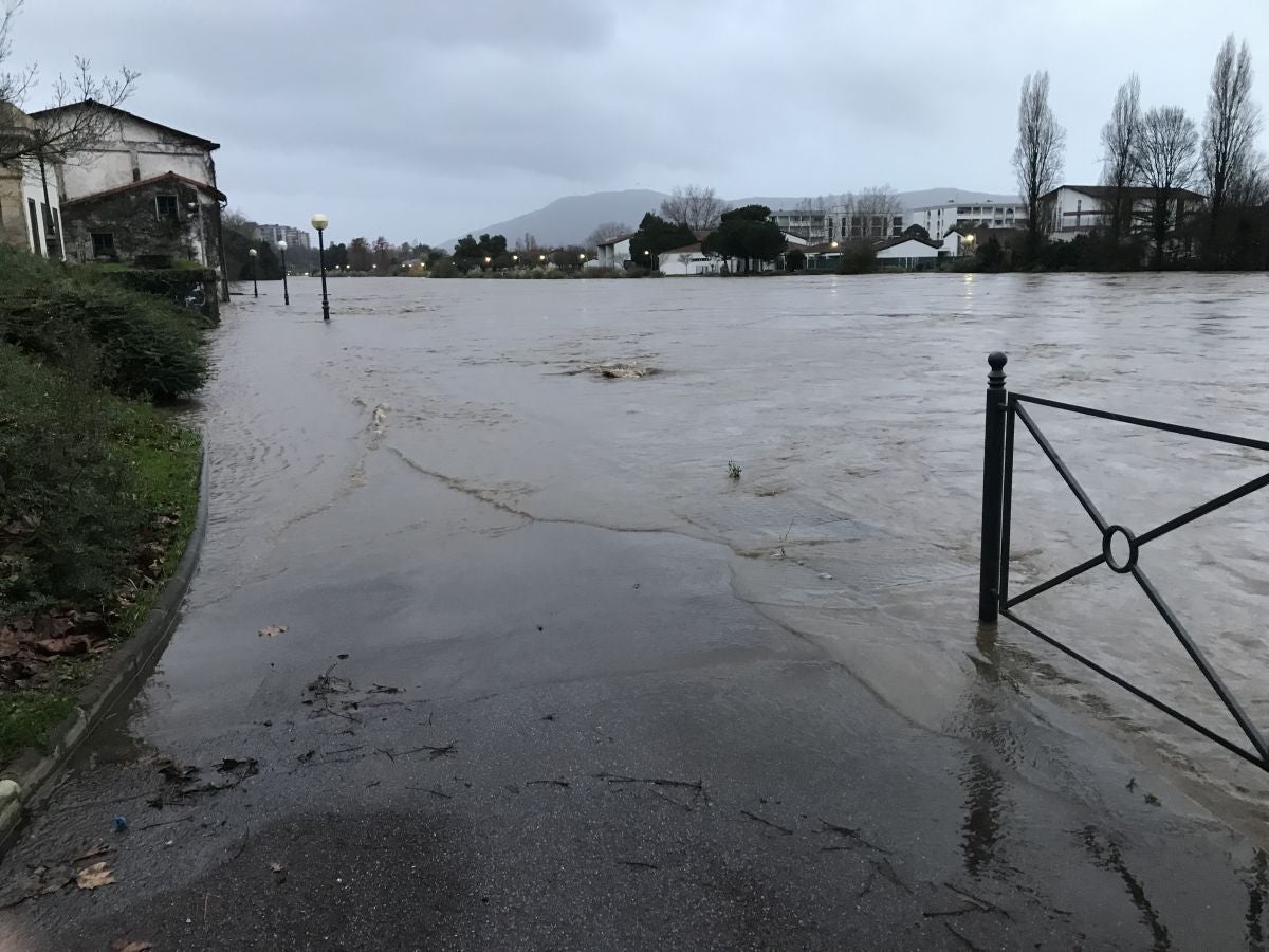 Fotos: Inundaciones en Behobia y otros puntos de Irun por el desbordamiento del Bidasoa