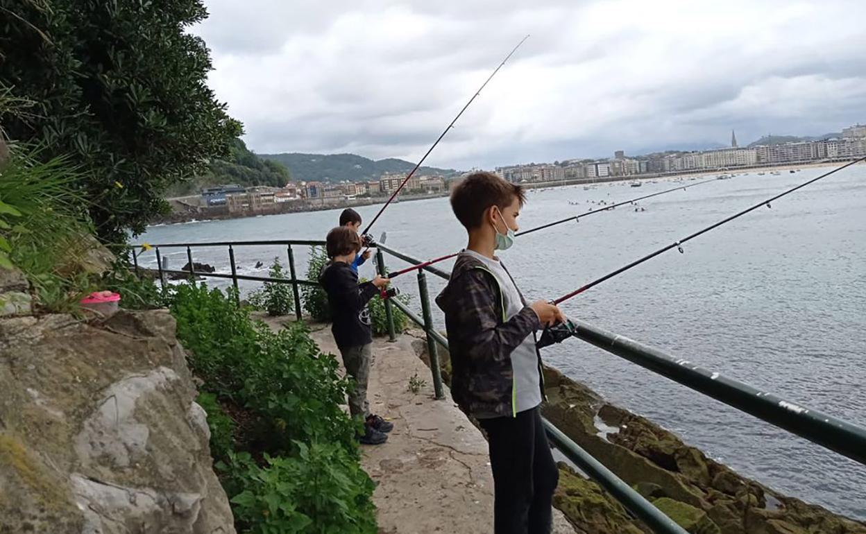 Izan Arrantzale es el programa que quiere acercar a los más jóvenes al mundo de la pesca.