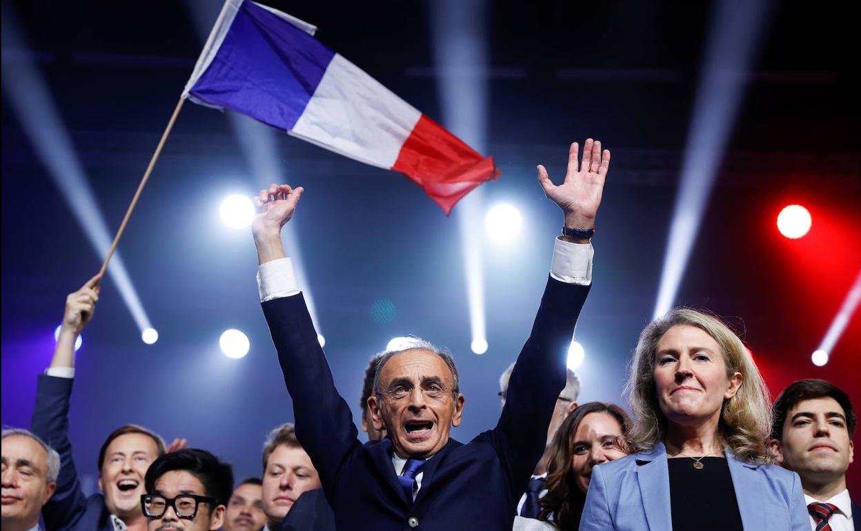 Zemmour, durante su primer mitin de campaña, en Villepinte.